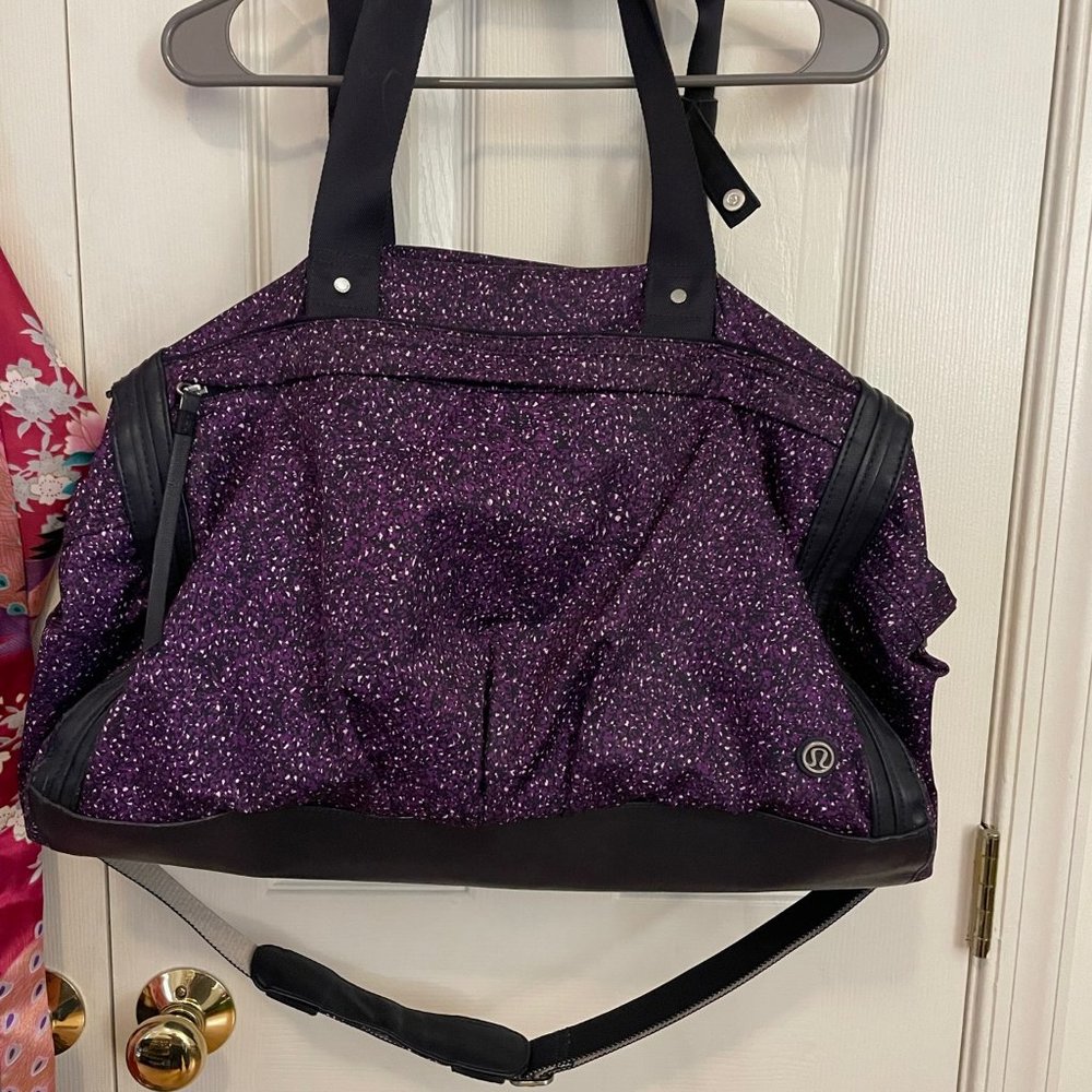 Lululemon “in it to win it” Duffel Bag